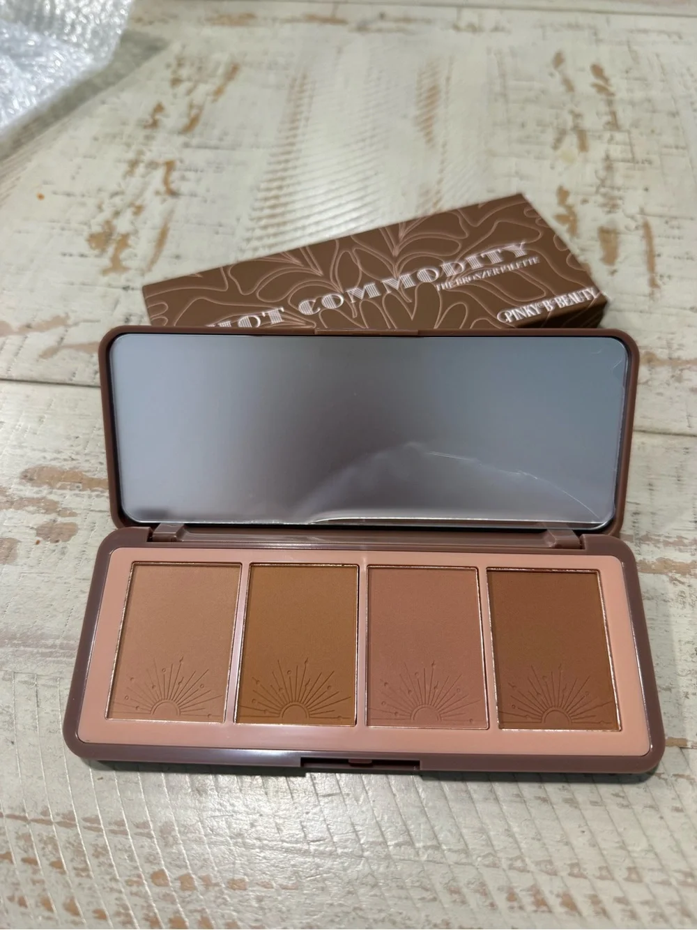NWT PINKY B COSMETICS Hot Commodity The Bronzer Palette